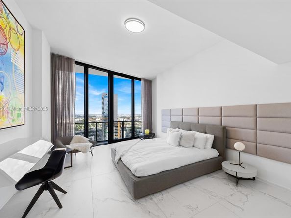 1000 Biscayne Blvd LPH 4901, Miami FL 33132