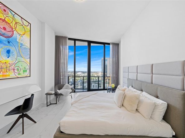 1000 Biscayne Blvd LPH 4901, Miami FL 33132