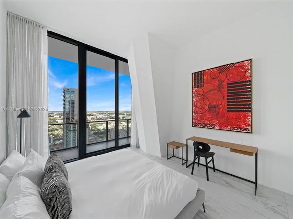 1000 Biscayne Blvd LPH 4901, Miami FL 33132