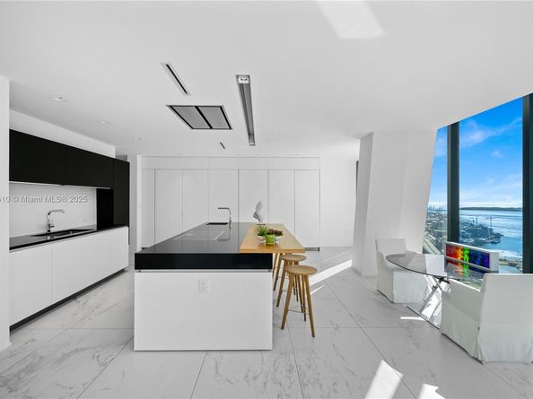 1000 Biscayne Blvd LPH 4901, Miami FL 33132