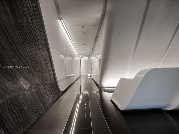 1000 Biscayne Blvd LPH 4901, Miami FL 33132