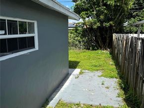 8521 NW 25th Ct, Sunrise FL 33322