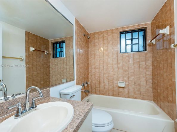 5300 W 21st Ct 311, Hialeah FL 33016