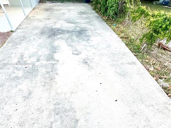 145 NW 2nd St, Dania Beach FL 33004