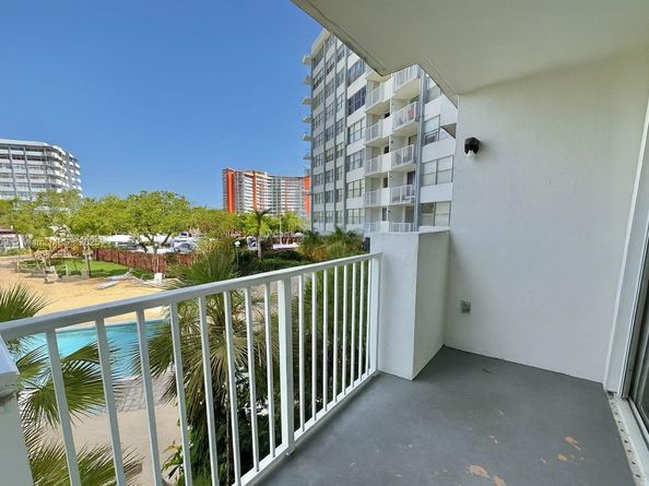 1300 NE Miami Gardens Dr 219E, Miami FL 33179