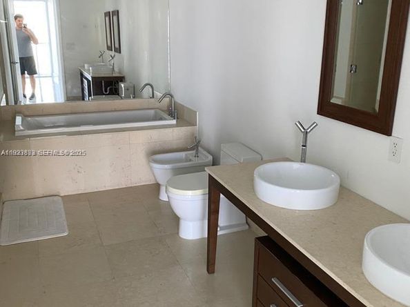 495 Brickell Ave 2902, Miami FL 33131