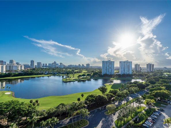 3675 N Country Club Dr 1906, Aventura FL 33180