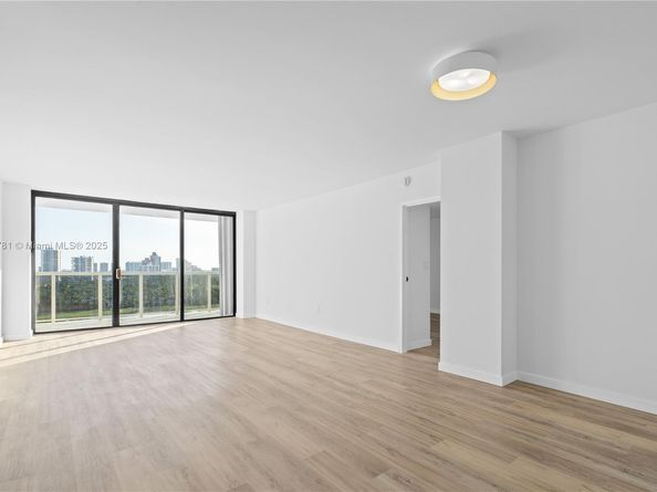 3675 N Country Club Dr 1906, Aventura FL 33180