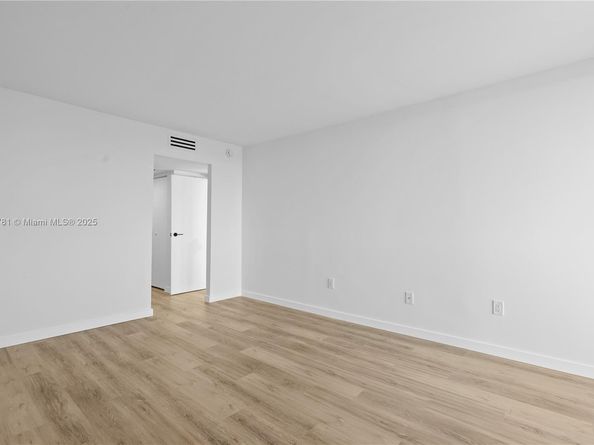 3675 N Country Club Dr 1906, Aventura FL 33180