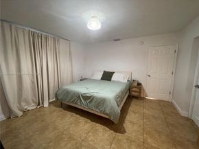 5508 Harrison St, Hollywood FL 33021