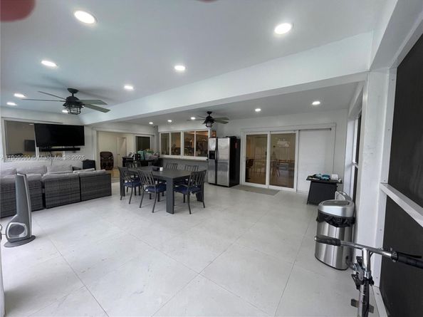 5508 Harrison St, Hollywood FL 33021