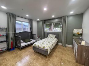 5508 Harrison St, Hollywood FL 33021