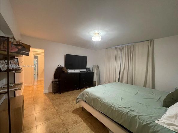 5508 Harrison St, Hollywood FL 33021