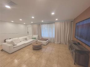 5508 Harrison St, Hollywood FL 33021