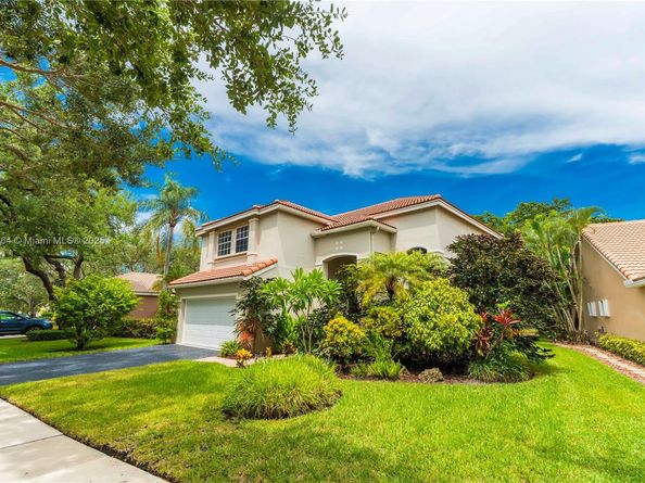 1204 Bayview Cir, Weston FL 33326