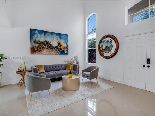 1204 Bayview Cir, Weston FL 33326