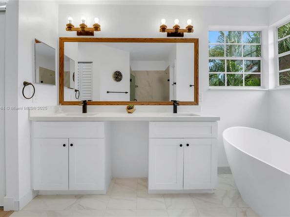 1204 Bayview Cir, Weston FL 33326
