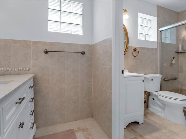 1204 Bayview Cir, Weston FL 33326