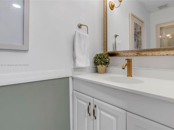 1204 Bayview Cir, Weston FL 33326