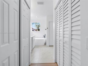 1204 Bayview Cir, Weston FL 33326