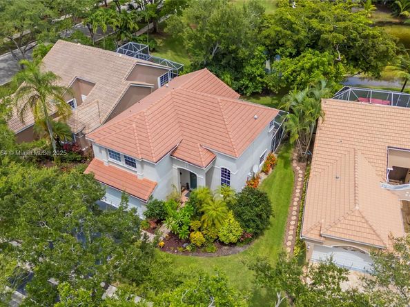 1204 Bayview Cir, Weston FL 33326