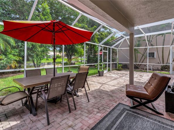 1204 Bayview Cir, Weston FL 33326