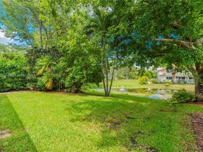 1204 Bayview Cir, Weston FL 33326