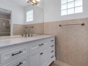 1204 Bayview Cir, Weston FL 33326