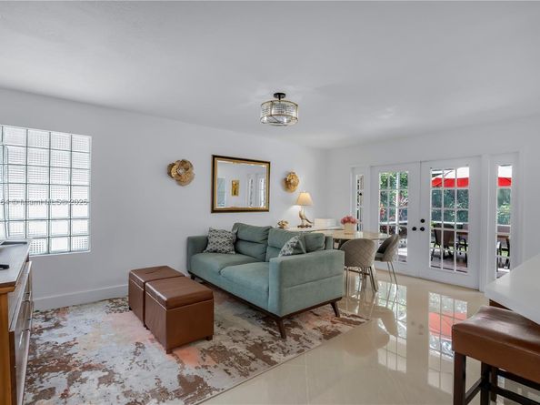 1204 Bayview Cir, Weston FL 33326