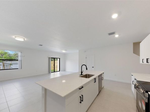 4909 Oakmont Dr, Dania Beach FL 33312