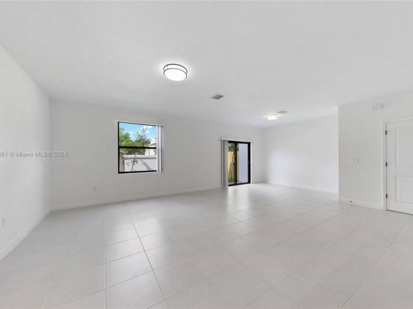 4909 Oakmont Dr, Dania Beach FL 33312