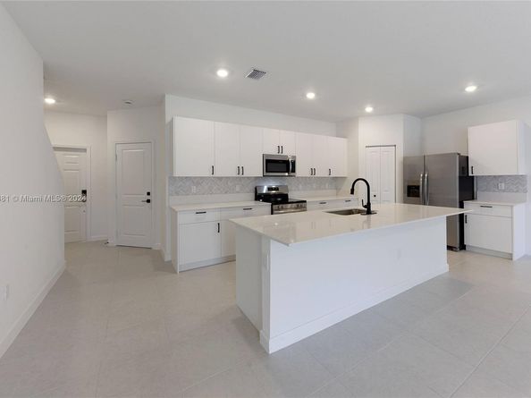 4909 Oakmont Dr, Dania Beach FL 33312