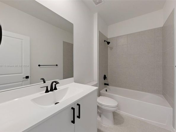 4909 Oakmont Dr, Dania Beach FL 33312