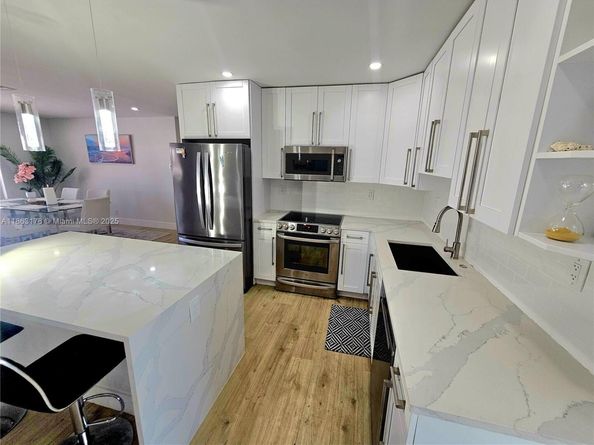 1430 NE 53rd Ct, Fort Lauderdale FL 33334