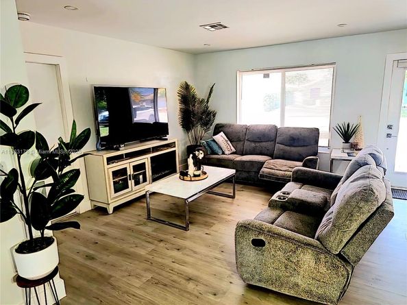 1430 NE 53rd Ct, Fort Lauderdale FL 33334