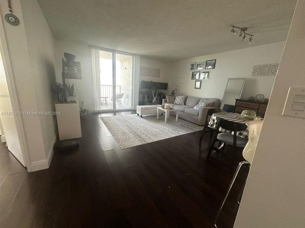 850 N Miami Ave W2105, Miami FL 33136
