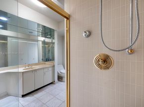 20281 E Country Club Dr 1009, Aventura FL 33180