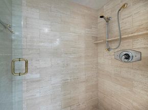 20281 E Country Club Dr 1009, Aventura FL 33180