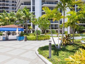 20281 E Country Club Dr 1009, Aventura FL 33180