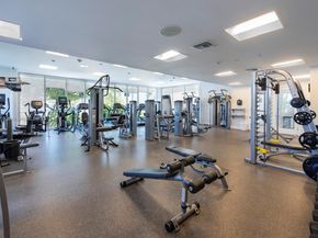 20281 E Country Club Dr 1009, Aventura FL 33180