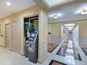 20281 E Country Club Dr 1009, Aventura FL 33180