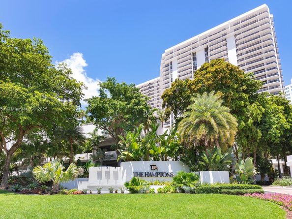 20281 E Country Club Dr 1009, Aventura FL 33180