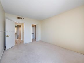 20281 E Country Club Dr 1009, Aventura FL 33180