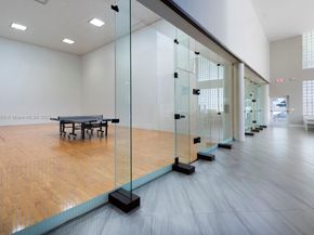 20281 E Country Club Dr 1009, Aventura FL 33180