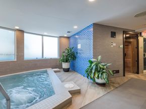 20281 E Country Club Dr 1009, Aventura FL 33180