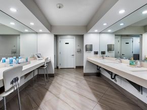 20281 E Country Club Dr 1009, Aventura FL 33180