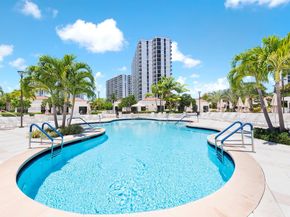 20281 E Country Club Dr 1009, Aventura FL 33180