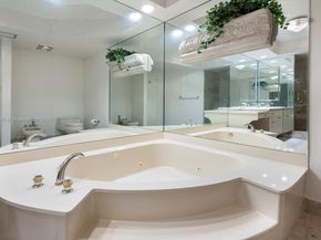 20281 E Country Club Dr 1009, Aventura FL 33180