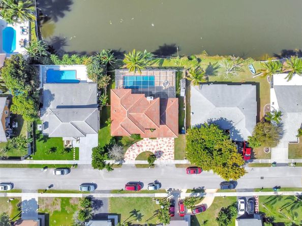 1500 SW 98th Ave, Pembroke Pines FL 33025