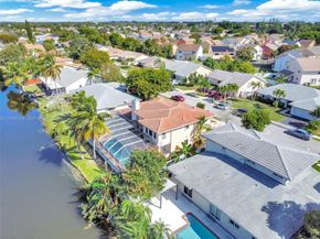 1500 SW 98th Ave, Pembroke Pines FL 33025